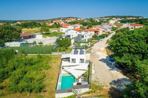 Villa La Mer With Stalactite Cave And Pool Bar