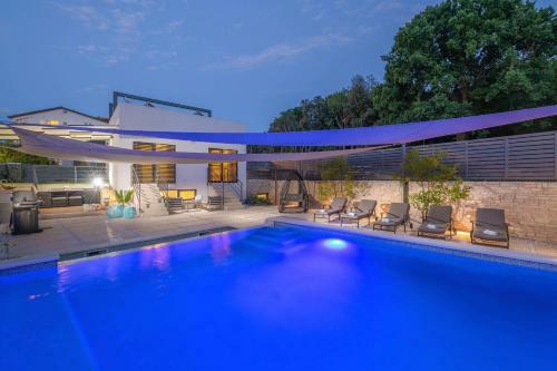 Villa La Mer With Stalactite Cave And Pool Bar