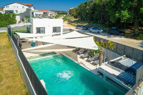Villa La Mer With Stalactite Cave And Pool Bar