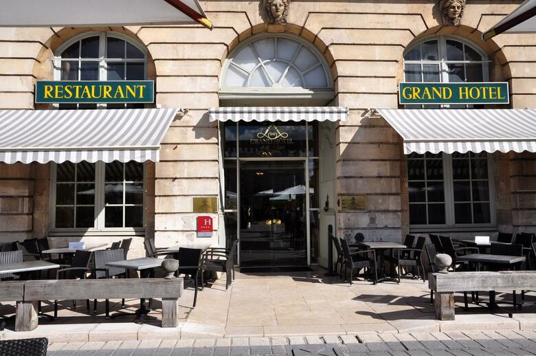 Hotel Grand De La Reine