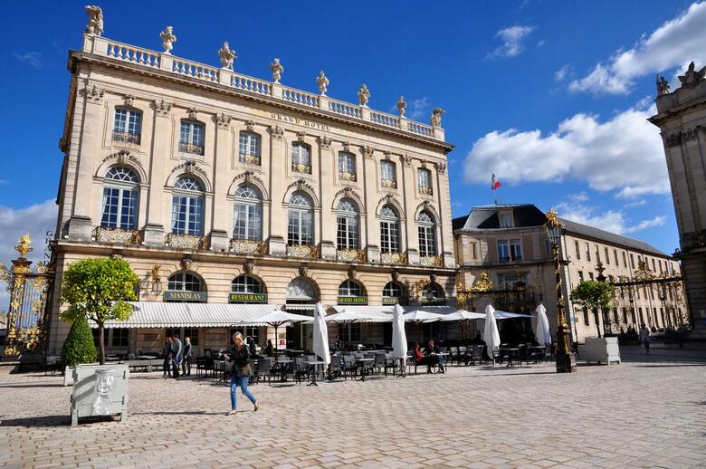 Hotel Grand De La Reine