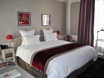 Hotel Grand De La Reine