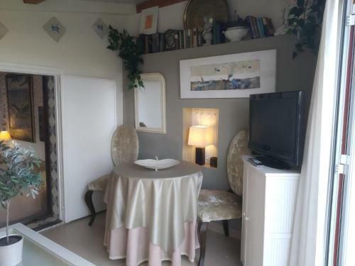 Apartamento Con Terraza Y Vistas Al Mar