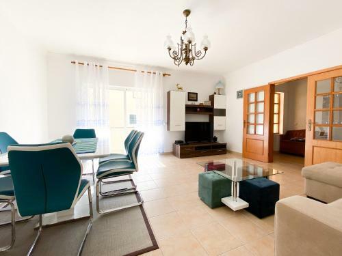 Casa Elena - Villa Espa�osa Junto Ao Supermercado, Centro E Praias