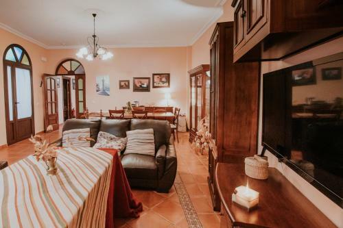 Casa Con Jacuzzi, Sauna, Bodeguita Rociera Y Chimenea, de Lujo