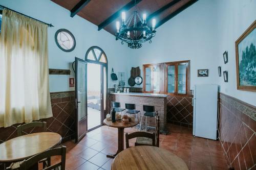 Casa Con Jacuzzi, Sauna, Bodeguita Rociera Y Chimenea, de Lujo