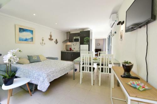 Apartamento Luminoso En El Centro de Cadaqu�s