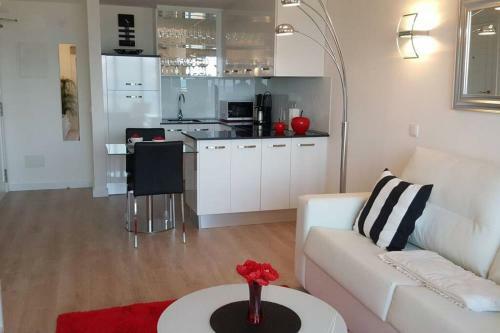 Modern Apartment With Stunning Sea View