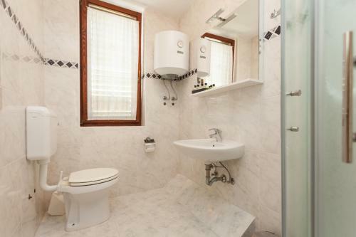 Hostal Apartments Alice