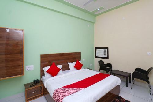 Oyo 29006 Hotel Almond Leaf