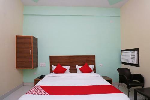 Oyo 29006 Hotel Almond Leaf