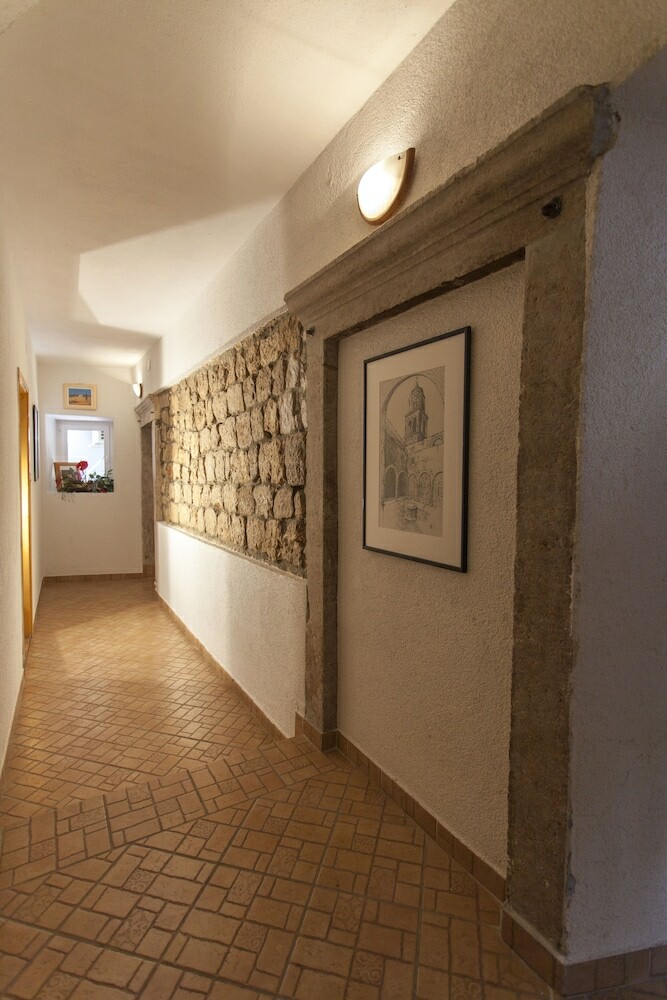 Hostal Guest House Floreus Cres