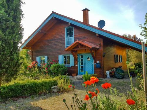 Malerisches Holzhaus "coco" Mit Kamin, Sauna Und Eigenem Garten