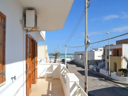 Apartment Near The Beach With Air Conditioning; Pets Allowed
