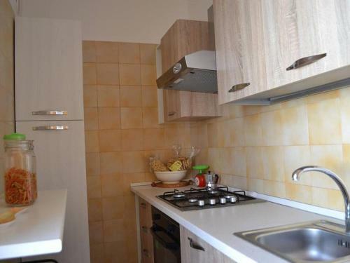 Apartment Near The Beach With Air Conditioning; Pets Allowed