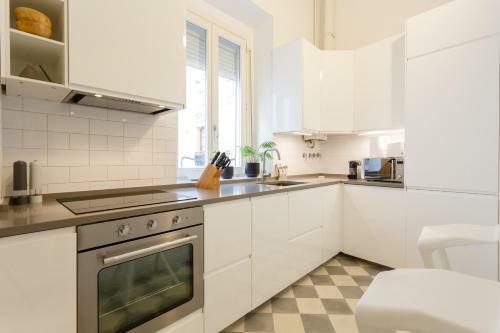 The Queen's Designer Apartment By Cadiz4rentals