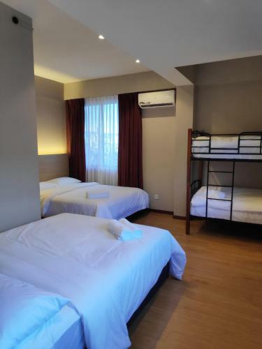 Motel Ez Suites