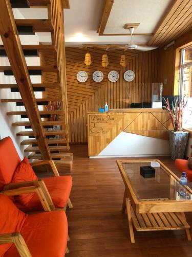 Hostal Paris Inn