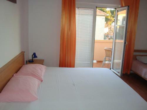 Apartments And Rooms Nediljko