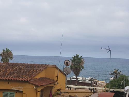 Can Peix A 100 Passes Del Mar