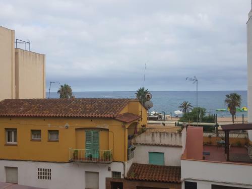 Can Peix A 100 Passes Del Mar