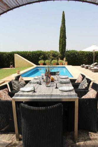Lovely 4-bed House Close To Campos