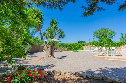 Villa Con Jard�n Y Piscina En El Sur de Mallorca
