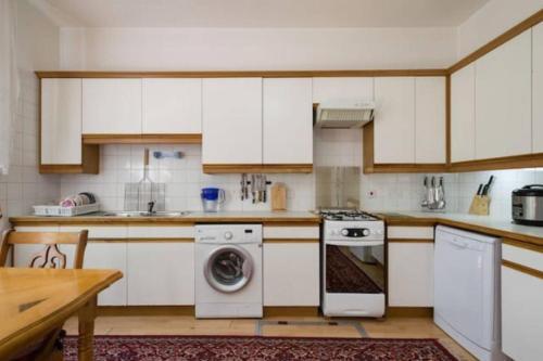 Hostal Guest House On Maksimova 9