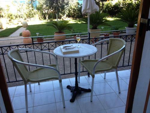 Makis Studios & Apartments
