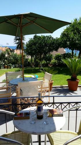 Makis Studios & Apartments