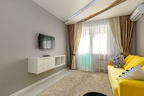 "7 ?-41" Apartment