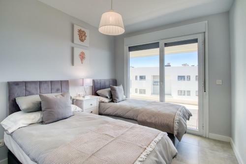 Newly Constructed 2 Bed Apartment With Sea Views