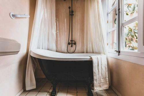 Newly Renovated Boutique Apartment