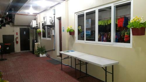 Hostal Fnt Transient House