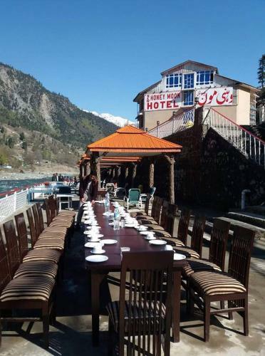 New Honey Moon Hotel & Restaurant