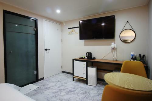 Bronze Hotel