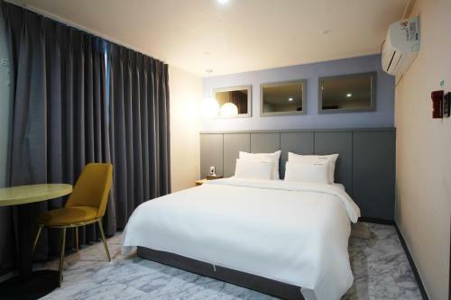 Bronze Hotel