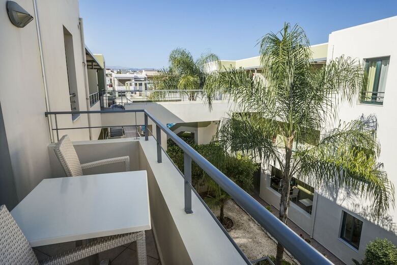 Aparthotel Athina Beach Hotel