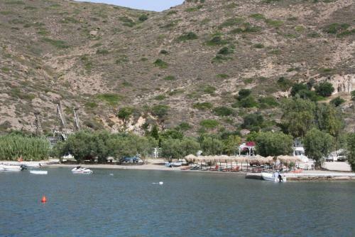 Hostal Tassoula Rooms