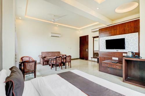 Collection O 81077 Hotel Star Light
