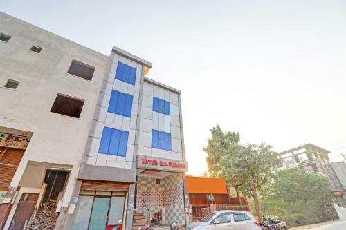 Oyo 84369 Hotel Rk Palace
