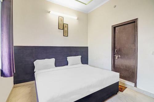 Capital O 86184 Hotel White House