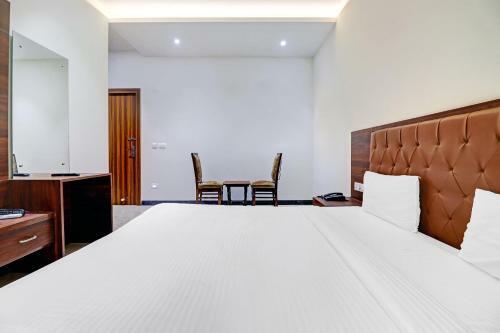 Capital O 85838 Hotel Gr Palace