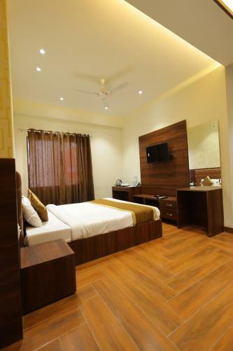 The Grand Tree Hotel