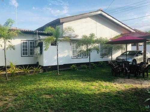 Bed & Breakfast Kanchan Beach Front Villa