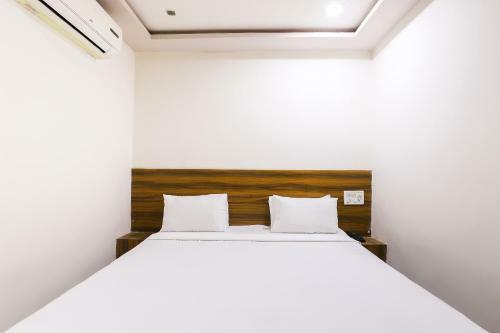 Spot On 48483 Hotel Suryavilas