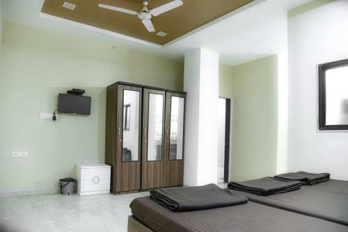 Charyana Hotel And Serviced Apartments