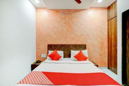 Oyo 71956 Hotel Peradiot