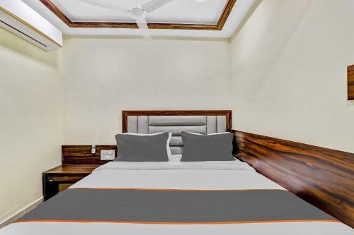 Collection O 83963 Hotel Silver Inn