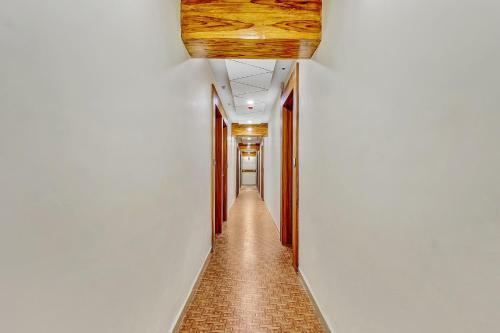 Collection O 83963 Hotel Silver Inn